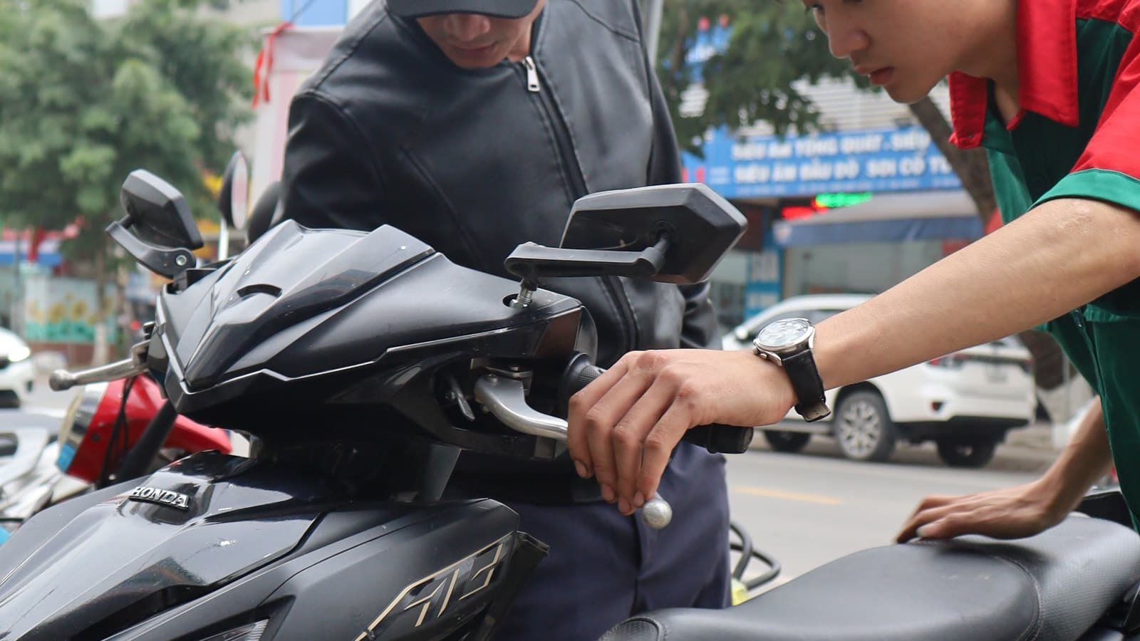 Gắn định vị chống trộm