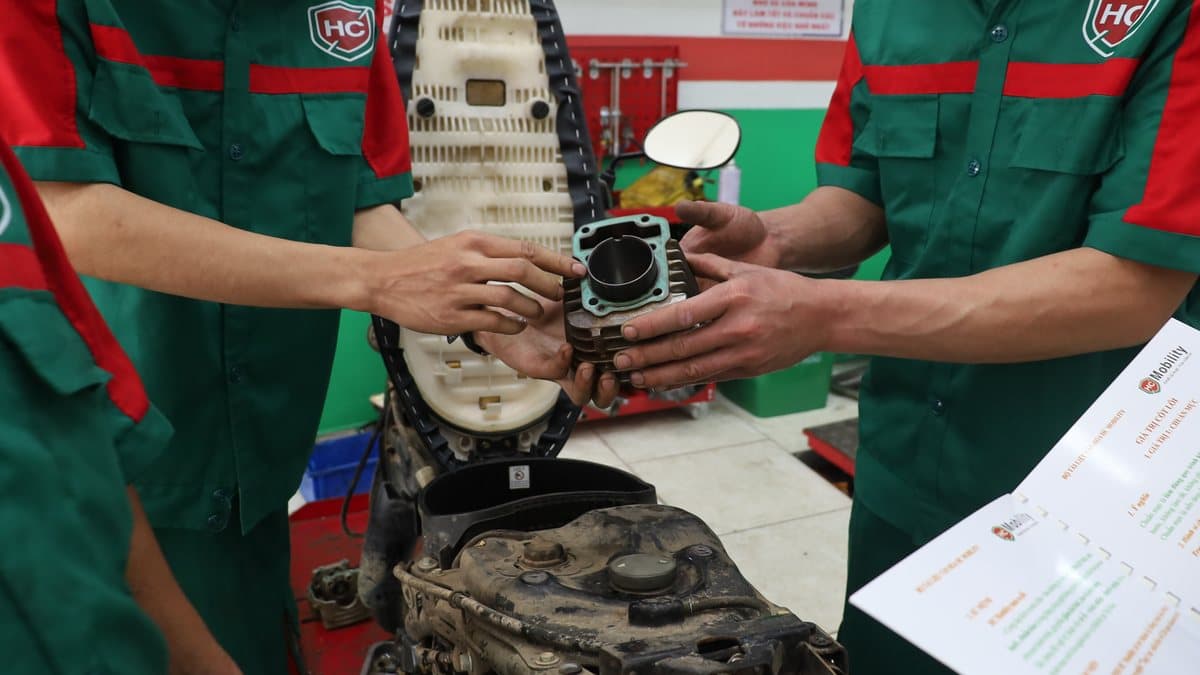 Xăng sinh học E10 là gì? Có cần lưu ý gì khi đổ cho xe máy?