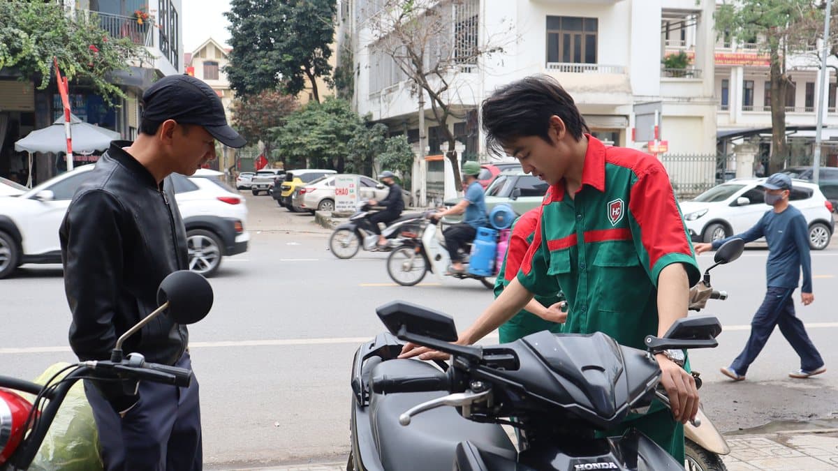 Xe máy vào mùa mưa: những bộ phận cần kiểm tra trước khi đi xa